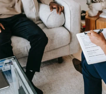 صحبت مشاور و بیمار